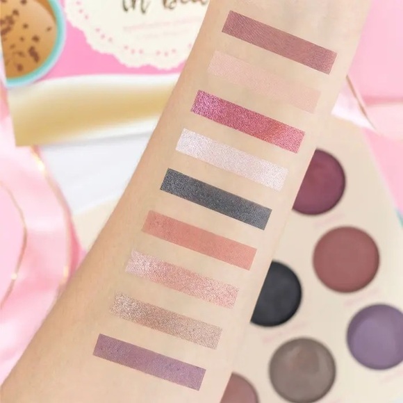 Beauty Bakerie New Breakfast In Bed Eyeshadow Palette MSRP $38 Cool Tone - Picture 3 of 6